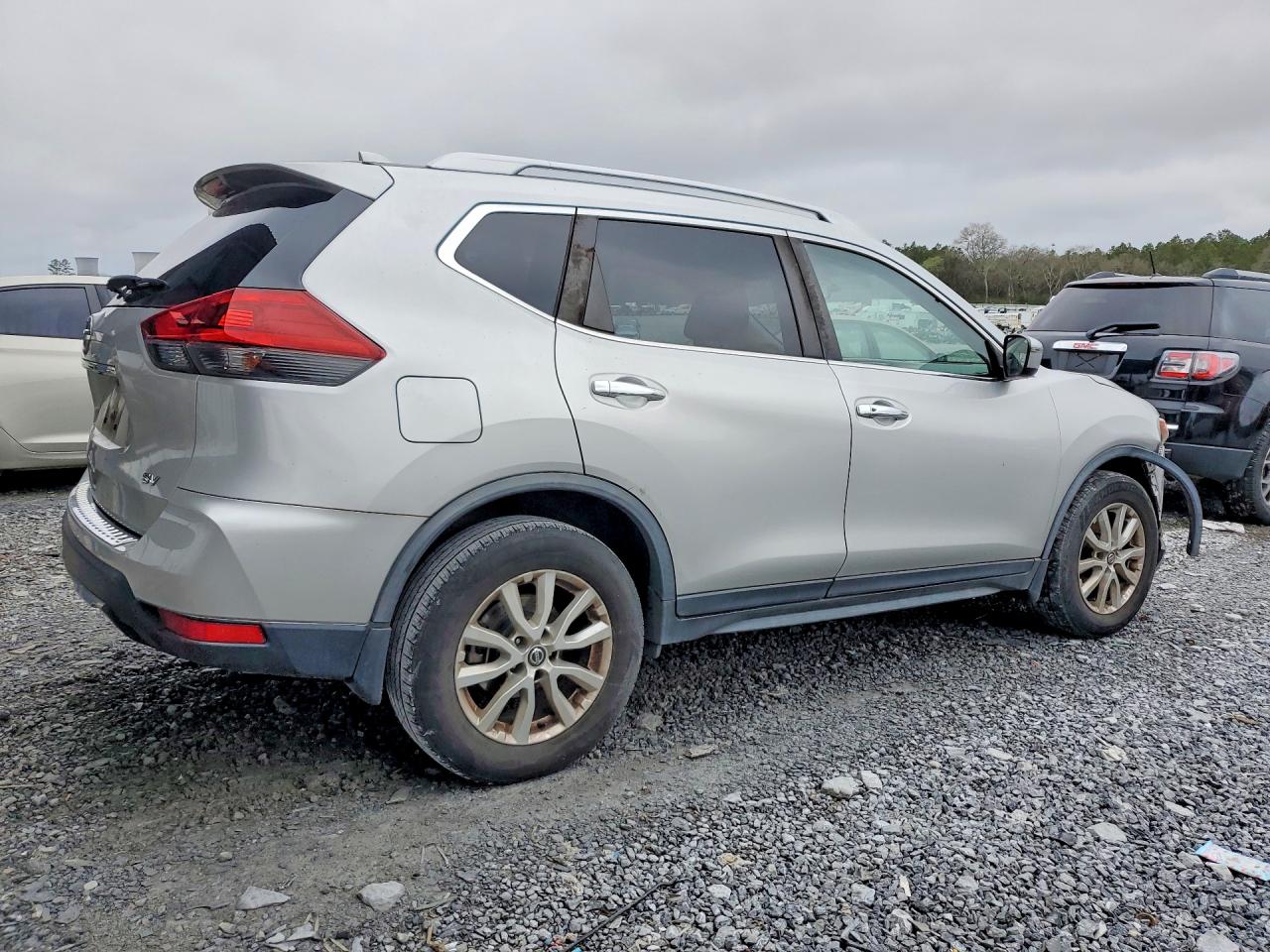 2018 NISSAN ROGUE SV photo 3