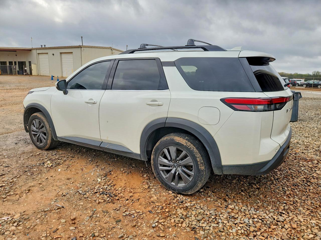 2023 NISSAN PATHFINDER SV photo 3