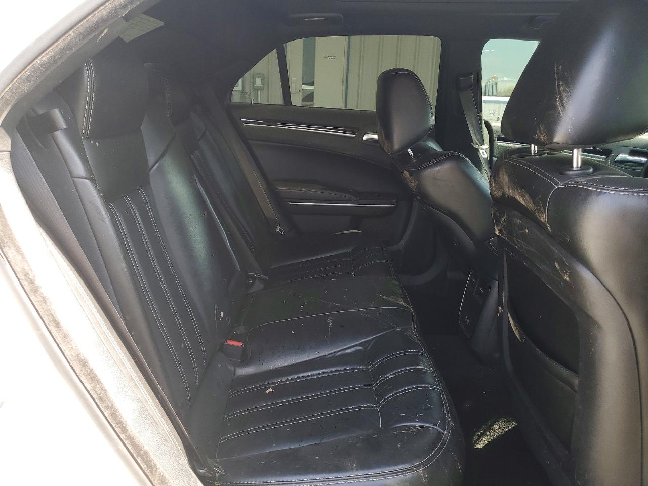 2019 CHRYSLER 300 S photo 19