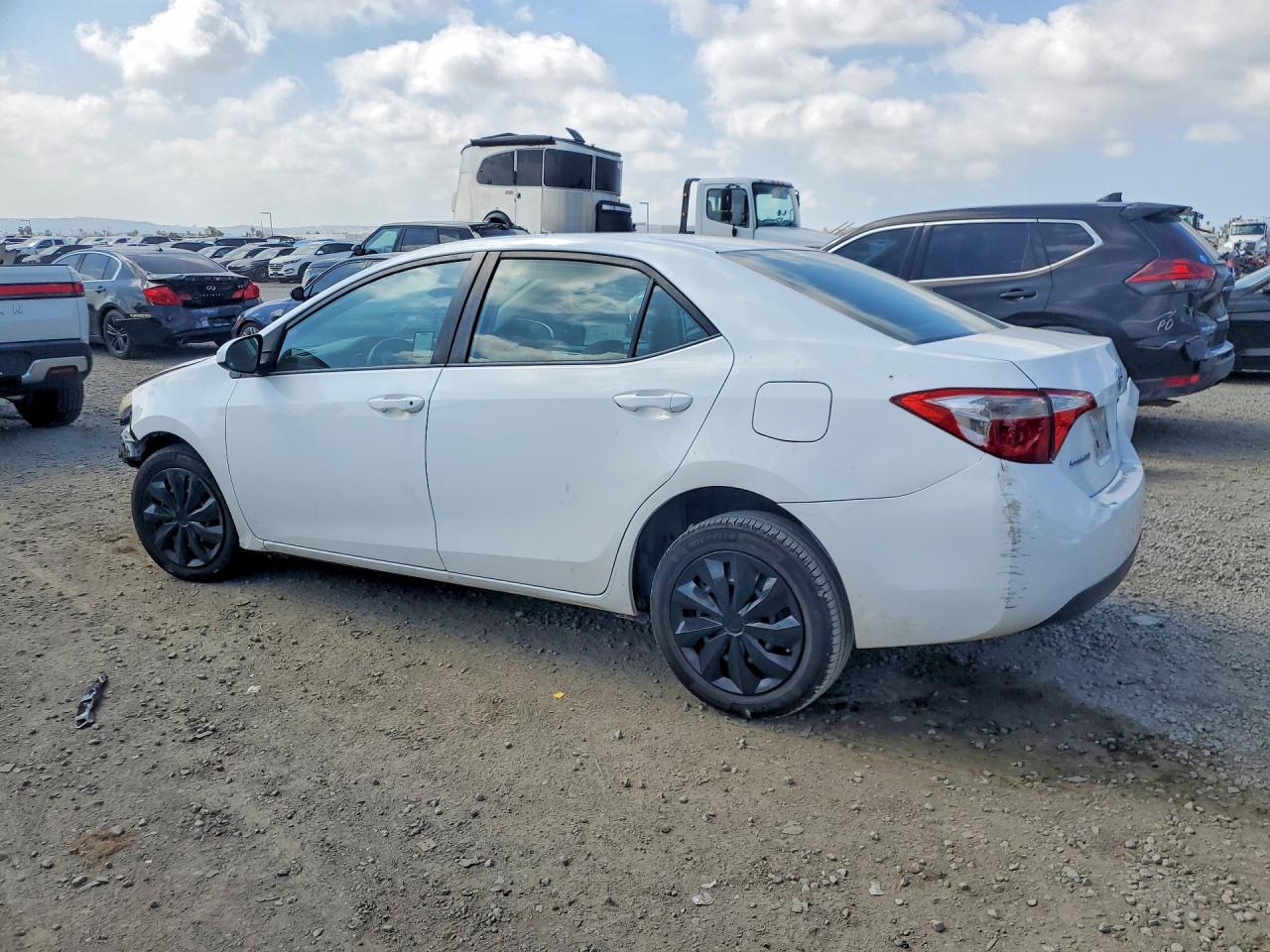 2016 TOYOTA COROLLA LE photo 3
