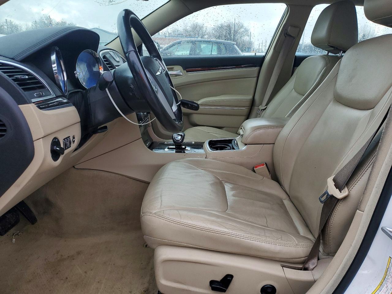 2014 CHRYSLER 300 photo 7