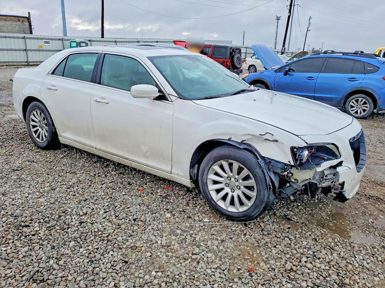 2014 CHRYSLER 300 photo 4