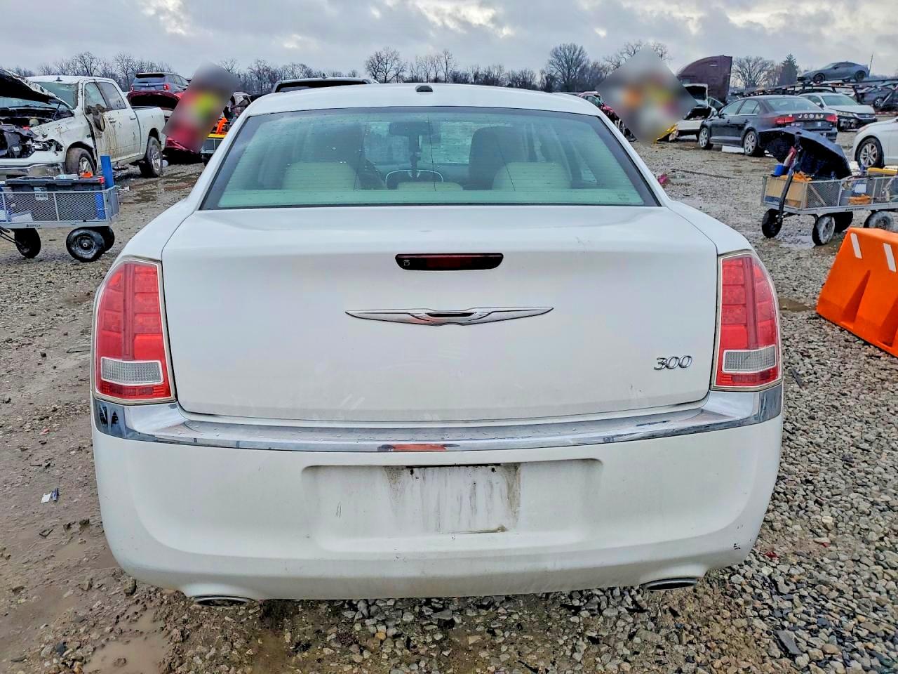 2014 CHRYSLER 300 photo 6
