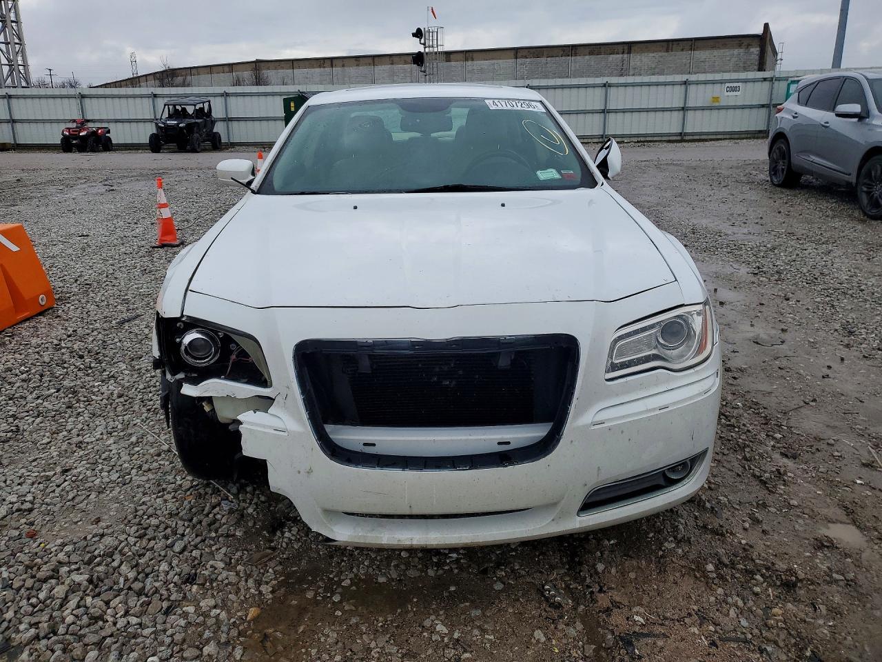 2014 CHRYSLER 300 photo 5