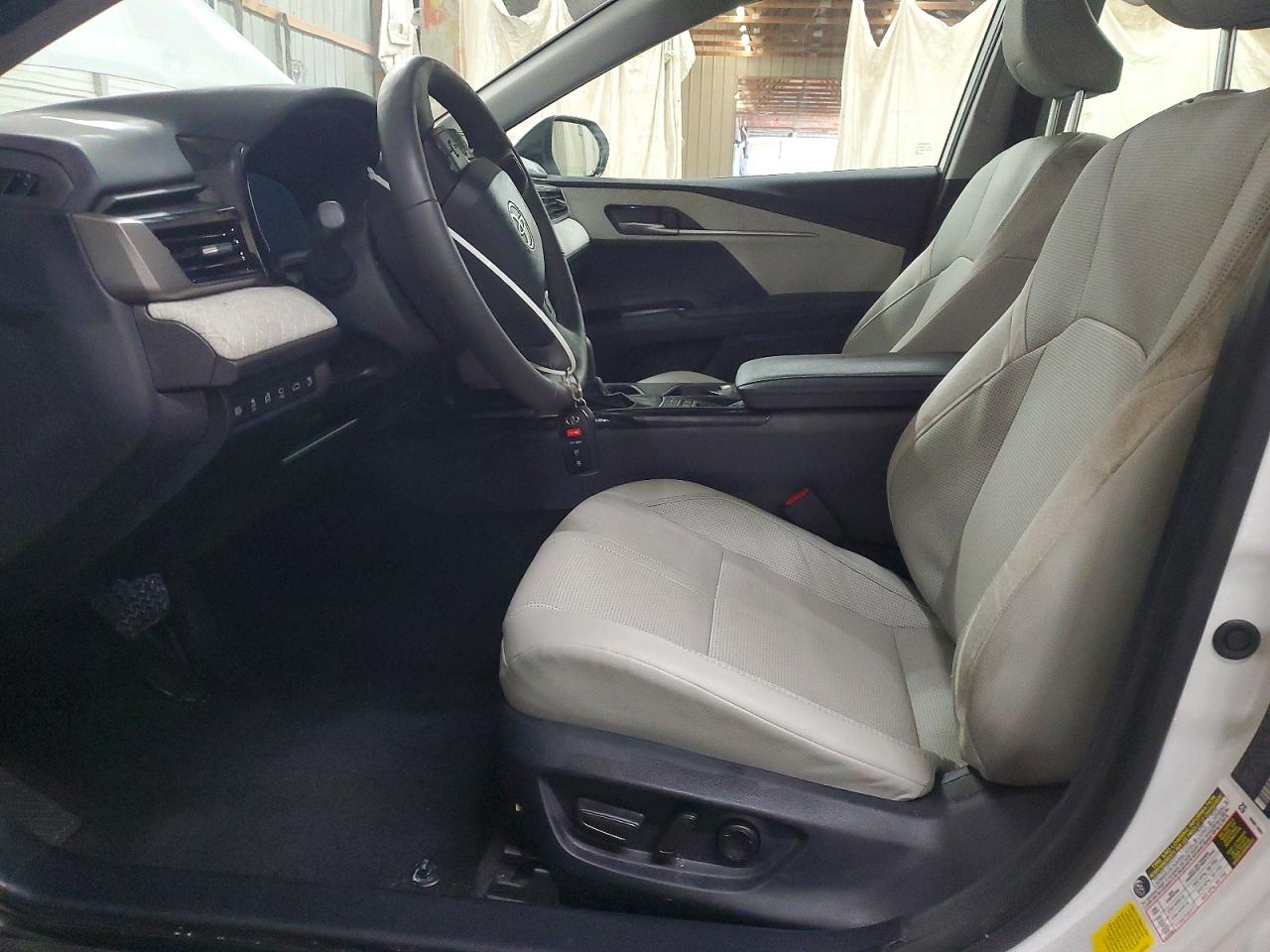 2025 TOYOTA CAMRY XLE photo 19