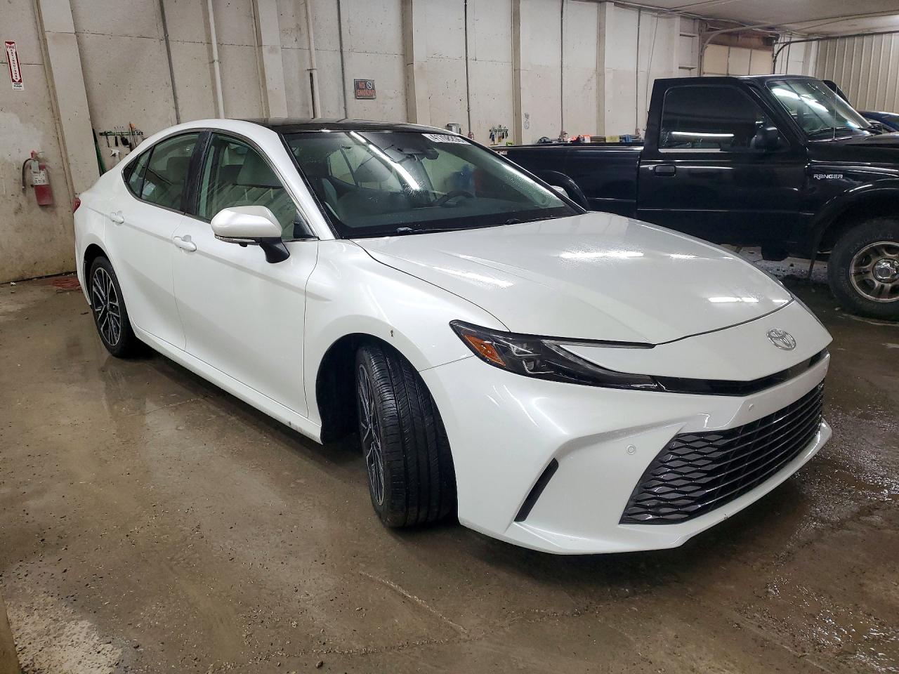 2025 TOYOTA CAMRY XLE photo 10