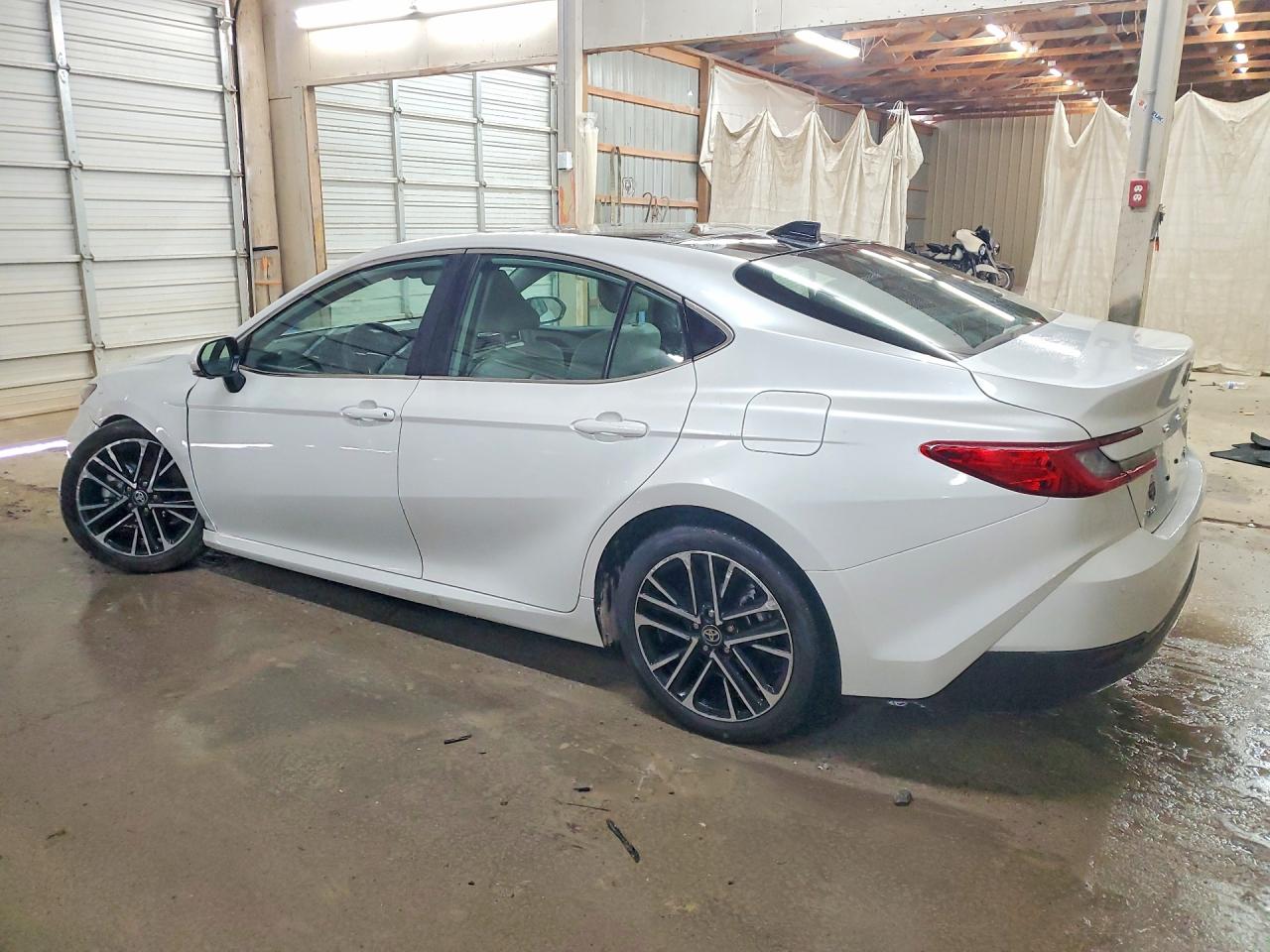 2025 TOYOTA CAMRY XLE photo 4