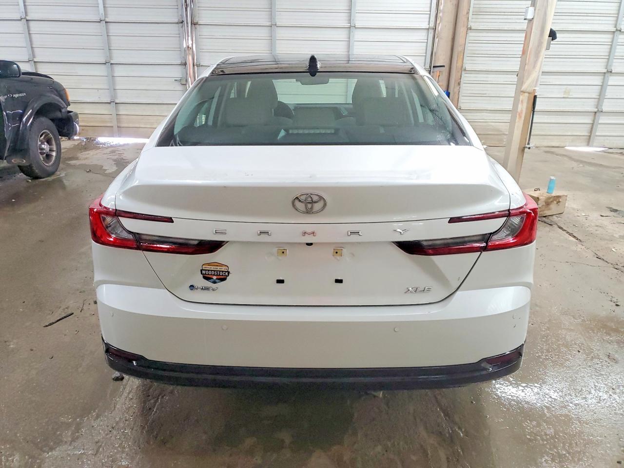 2025 TOYOTA CAMRY XLE photo 16