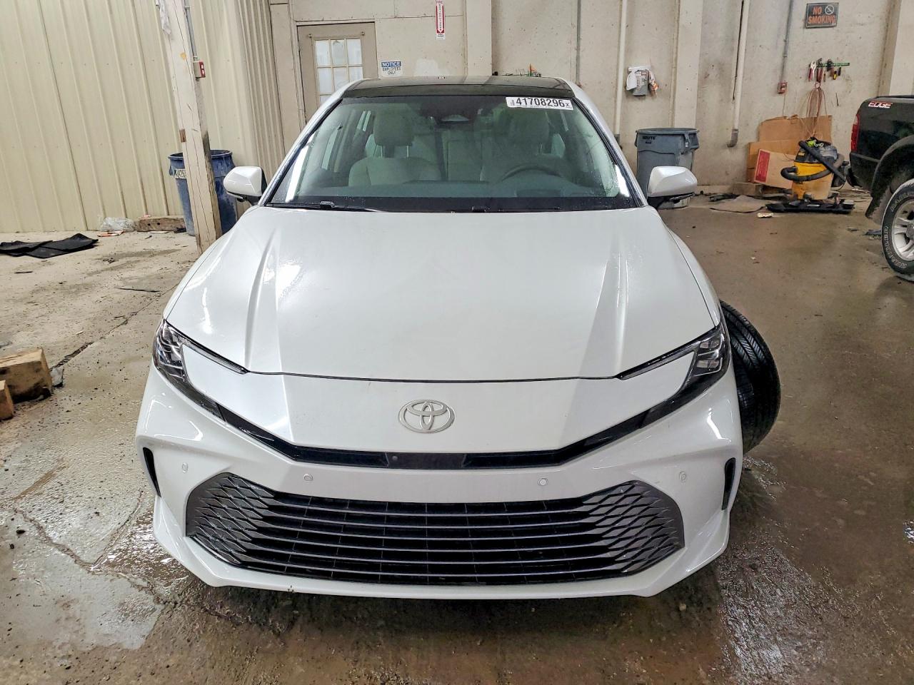 2025 TOYOTA CAMRY XLE photo 13