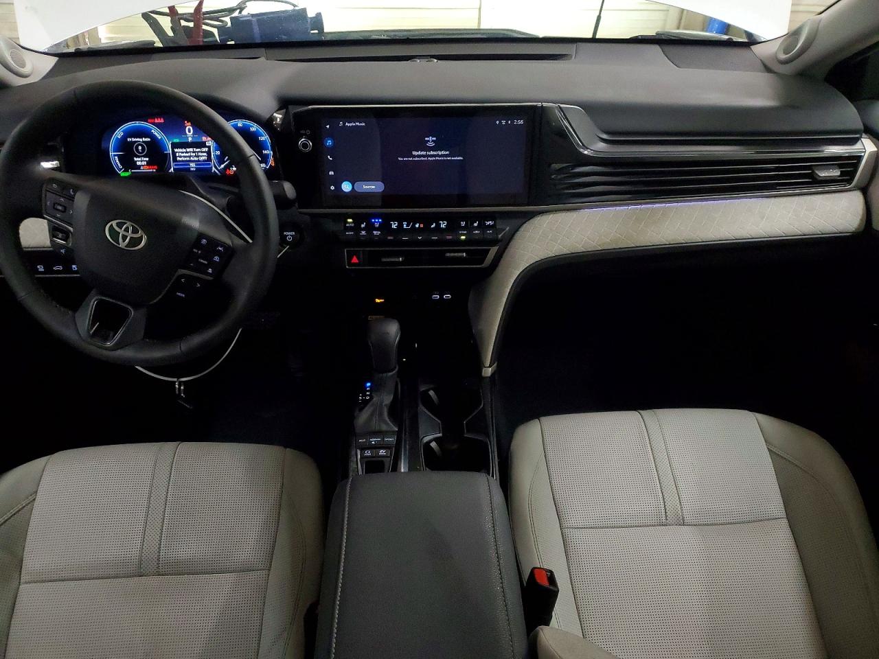 2025 TOYOTA CAMRY XLE photo 22
