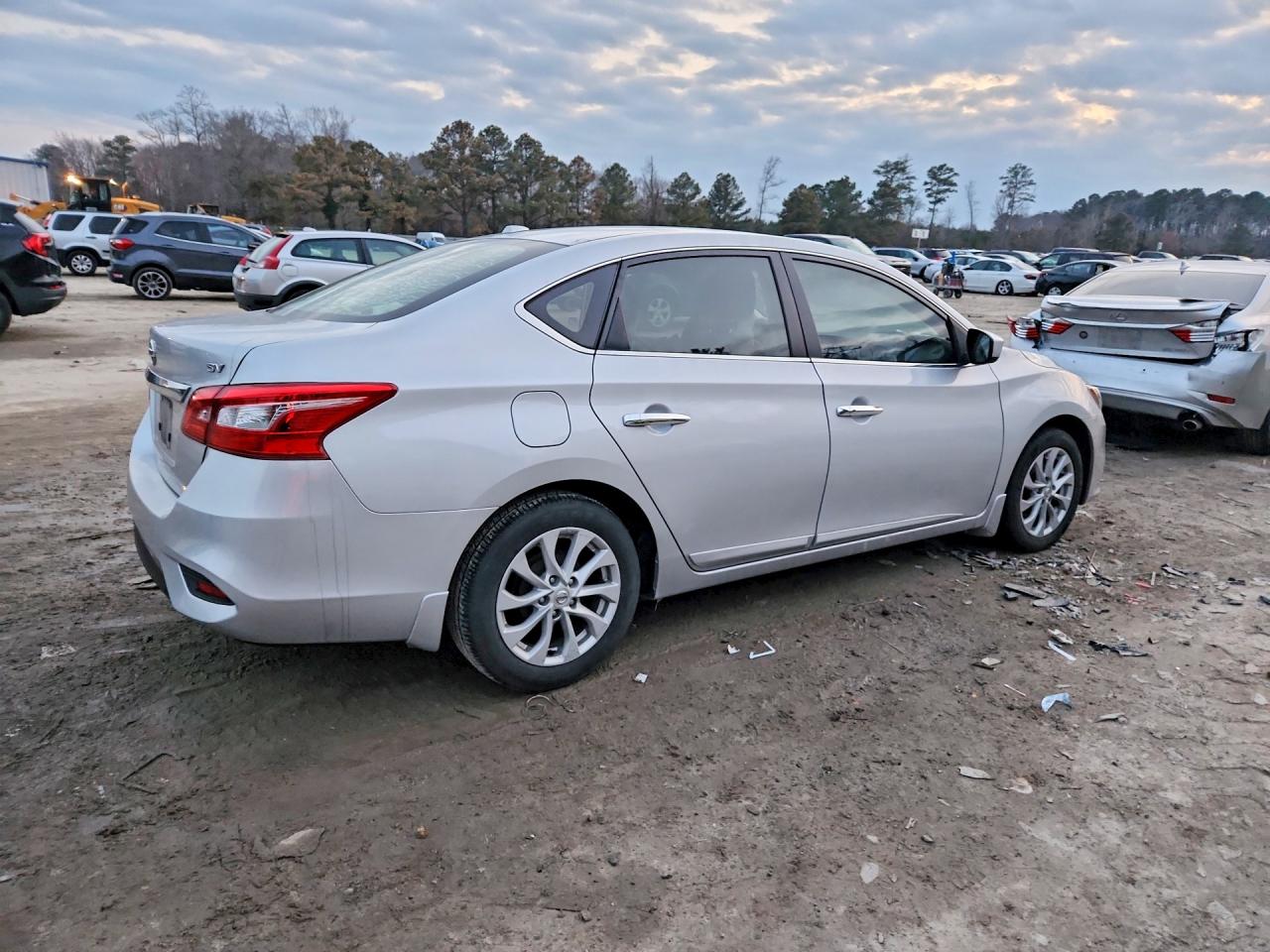 2018 NISSAN SENTRA SV photo 5