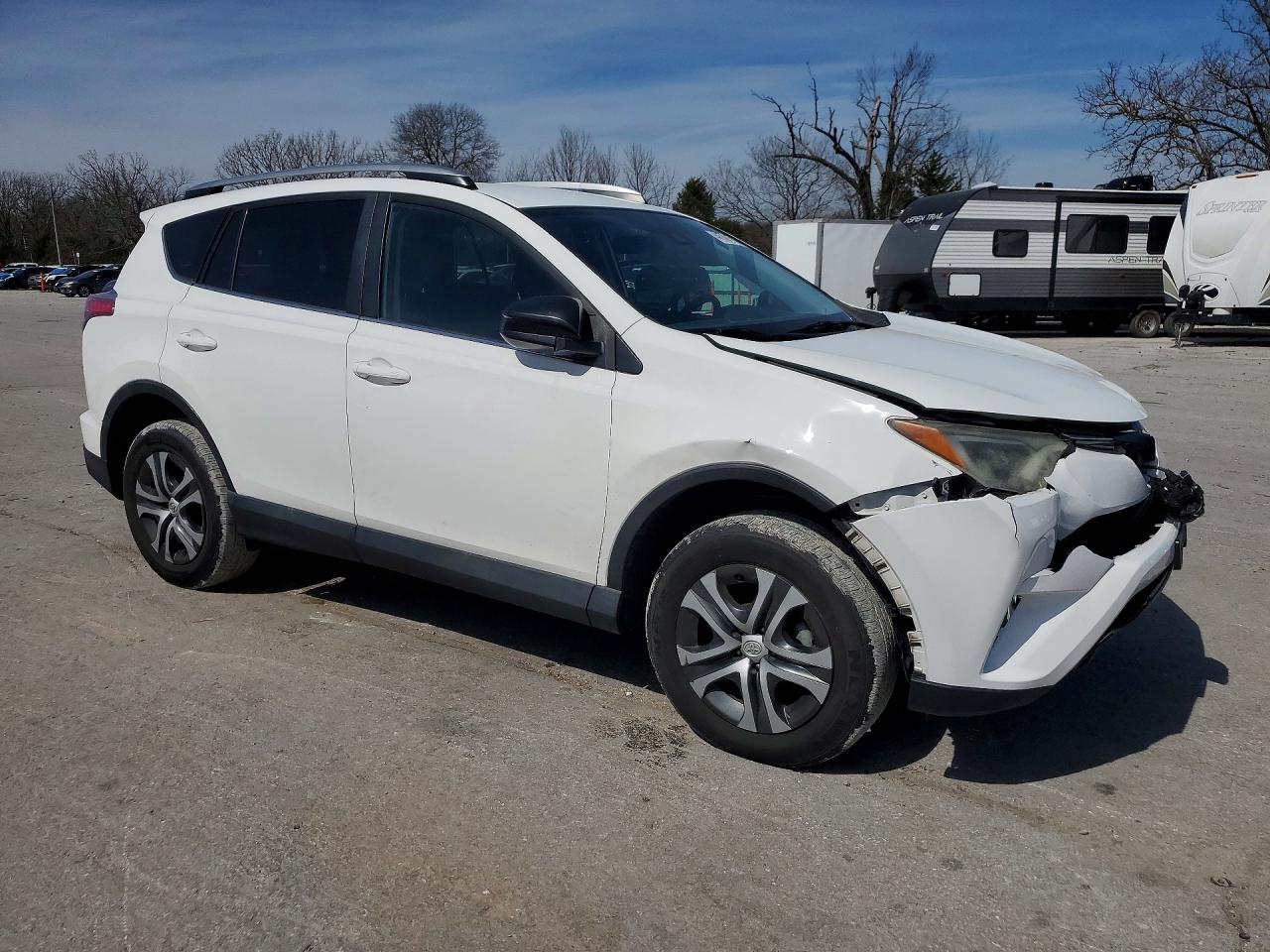 2017 TOYOTA RAV4 LE photo 4