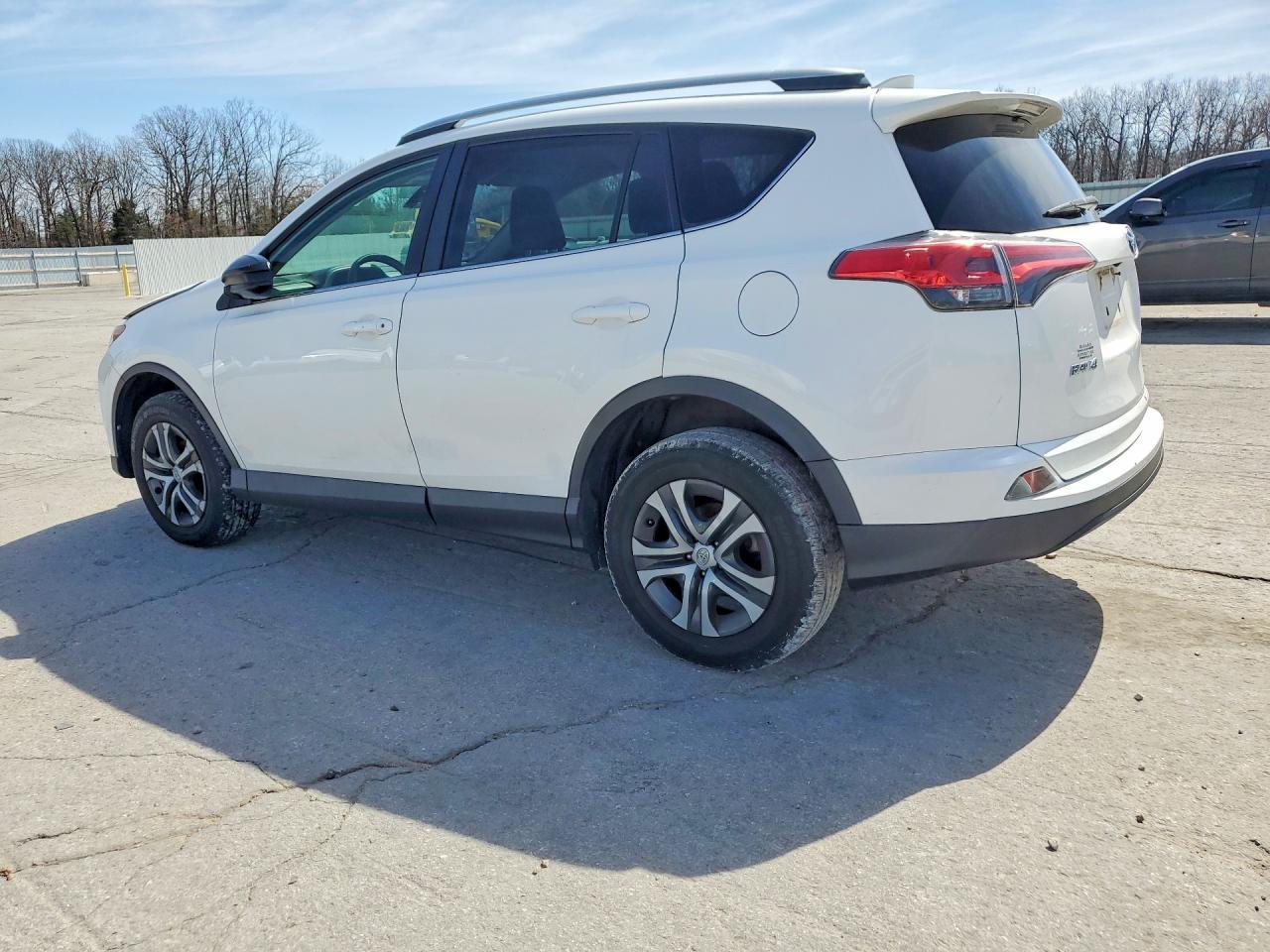 2017 TOYOTA RAV4 LE photo 2