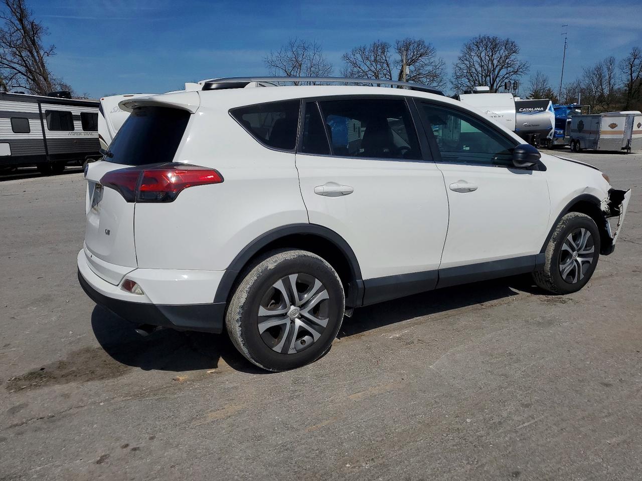 2017 TOYOTA RAV4 LE photo 3