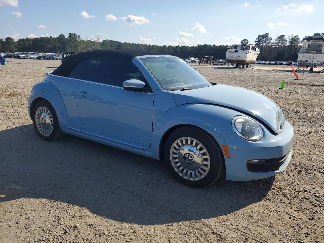 2013 VOLKSWAGEN BEETLE photo 4