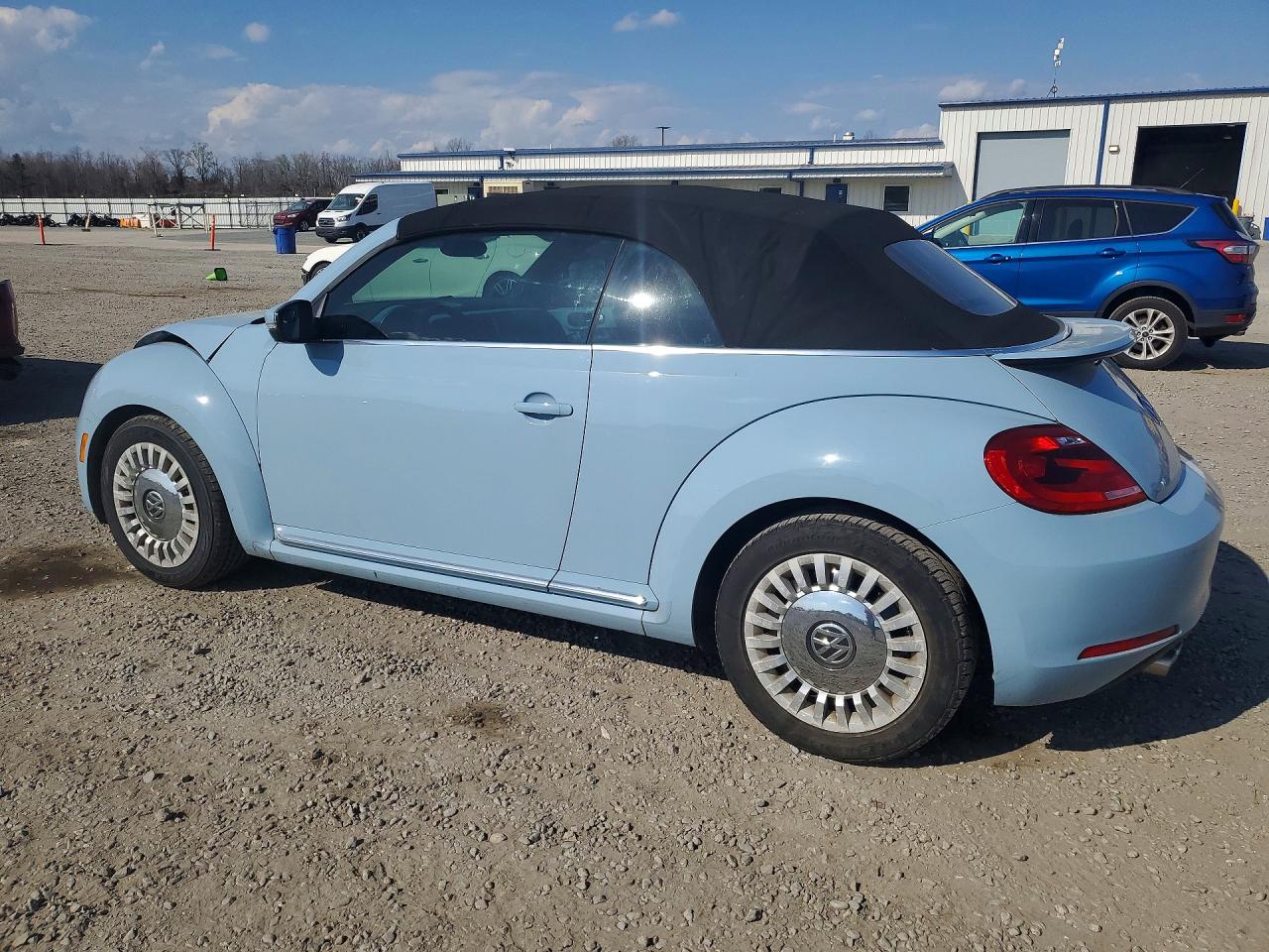 2013 VOLKSWAGEN BEETLE photo 2
