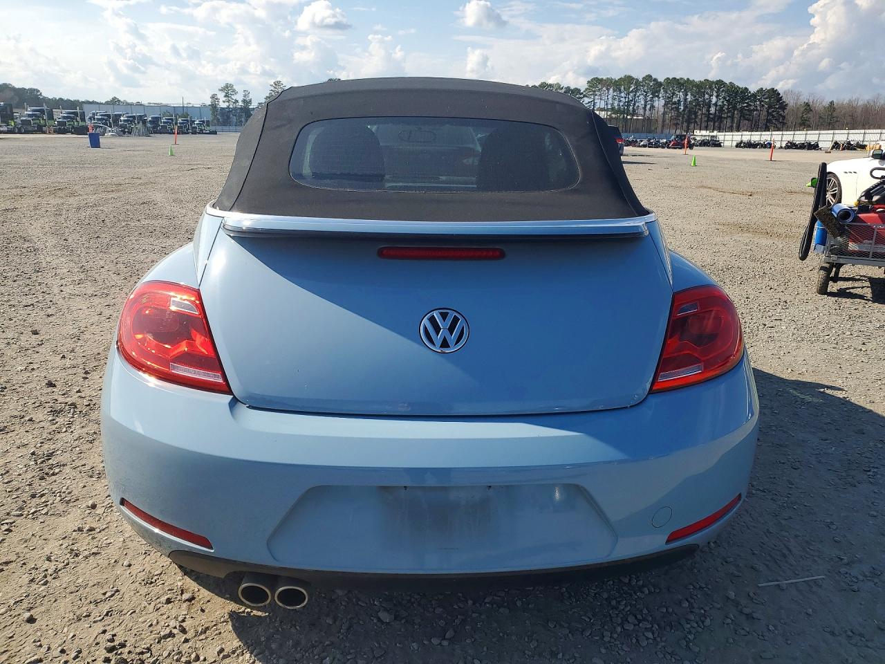 2013 VOLKSWAGEN BEETLE photo 6