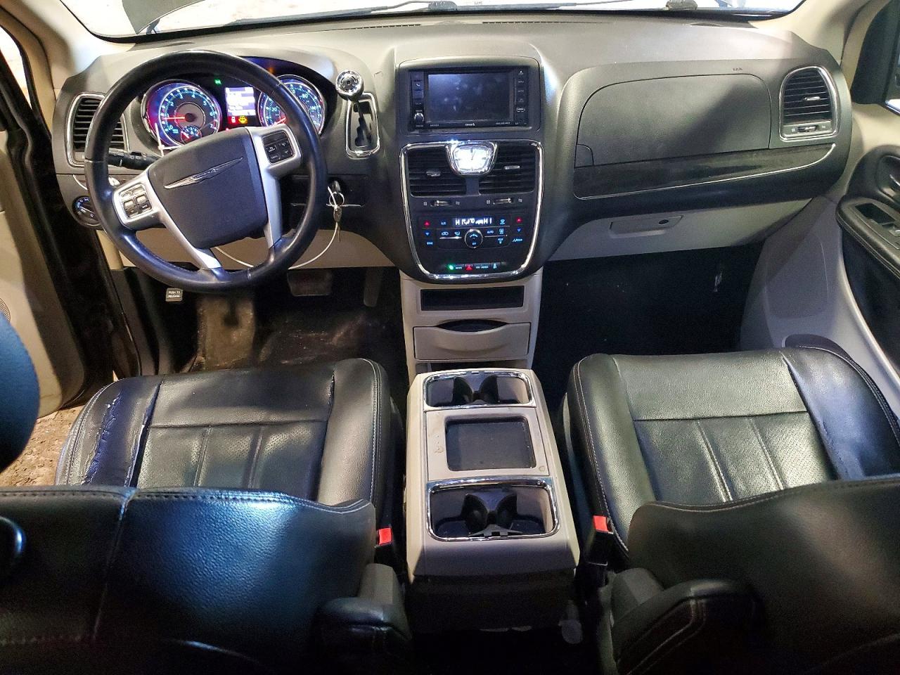 2012 CHRYSLER TOWN & COUNTRY TOURING photo 8