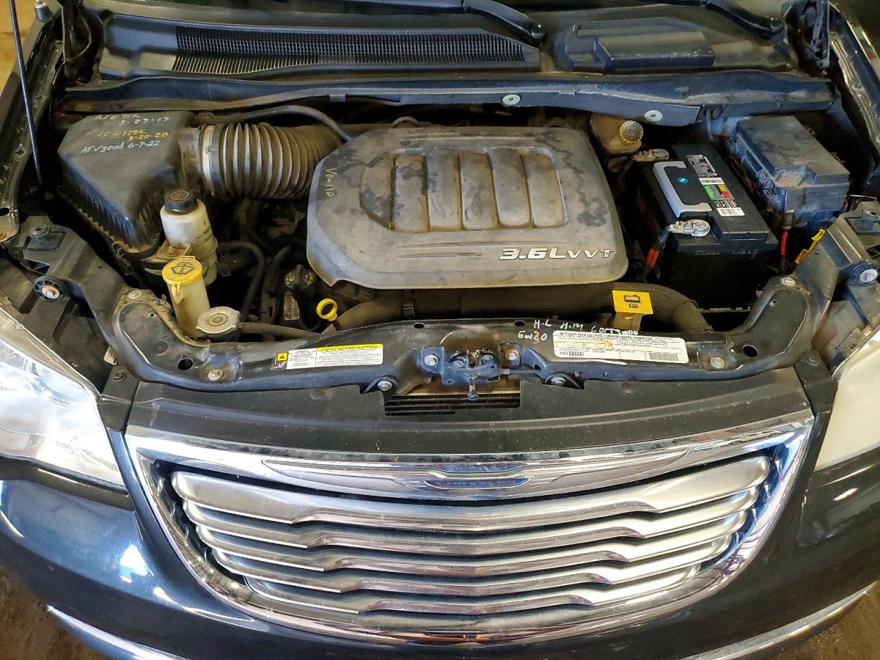 2012 CHRYSLER TOWN & COUNTRY TOURING photo 12