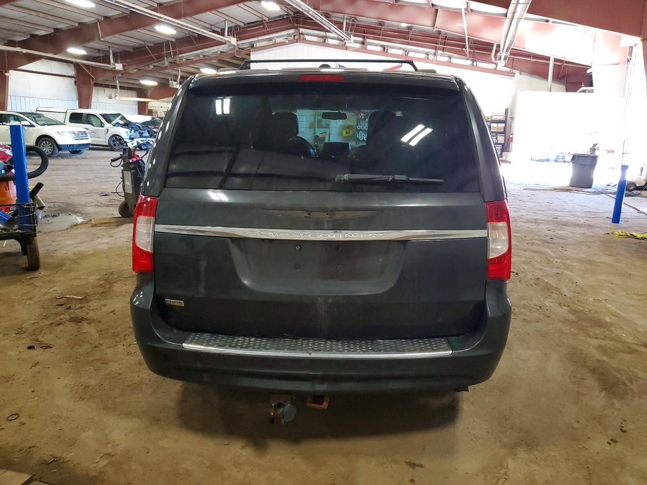 2012 CHRYSLER TOWN & COUNTRY TOURING photo 6