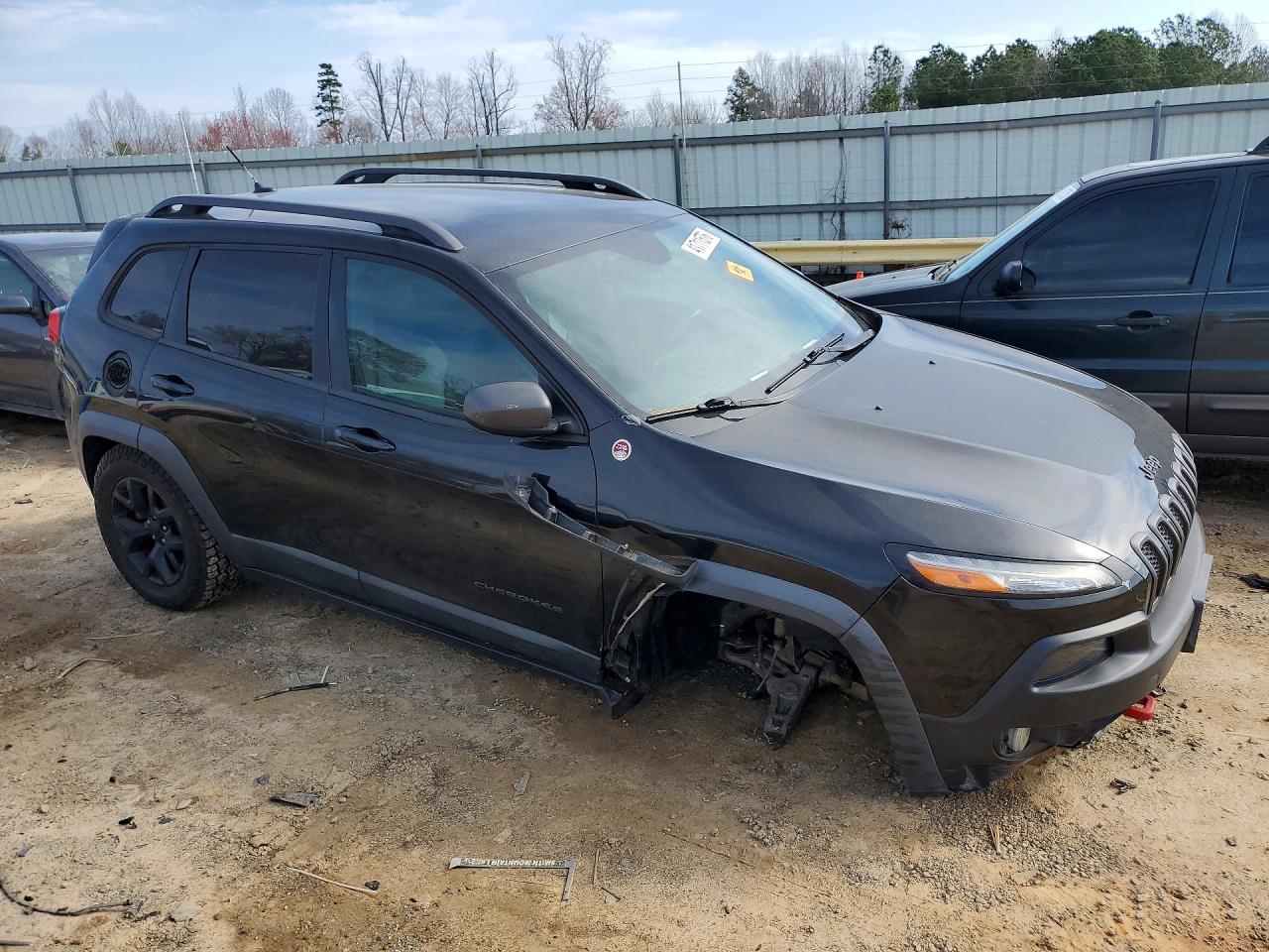 2015 JEEP CHEROKEE TRAILHAWK photo 4