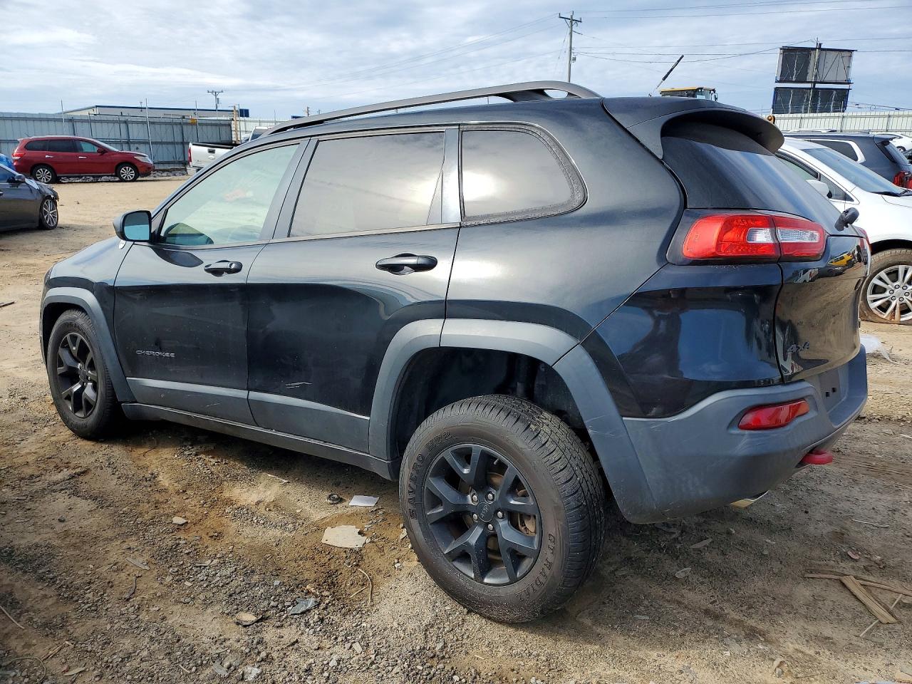 2015 JEEP CHEROKEE TRAILHAWK photo 2