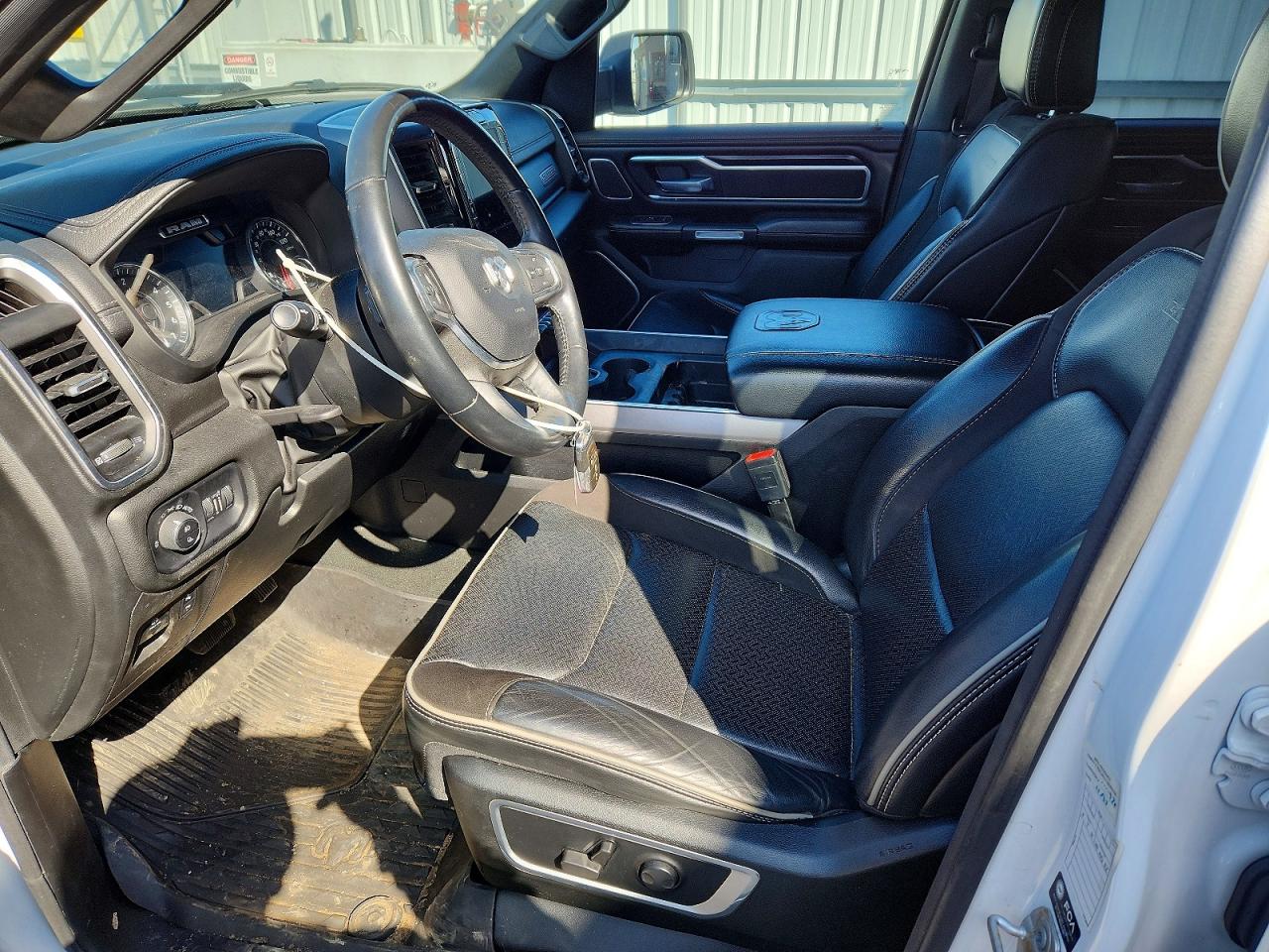 2023 RAM 1500 LARAMIE photo 13