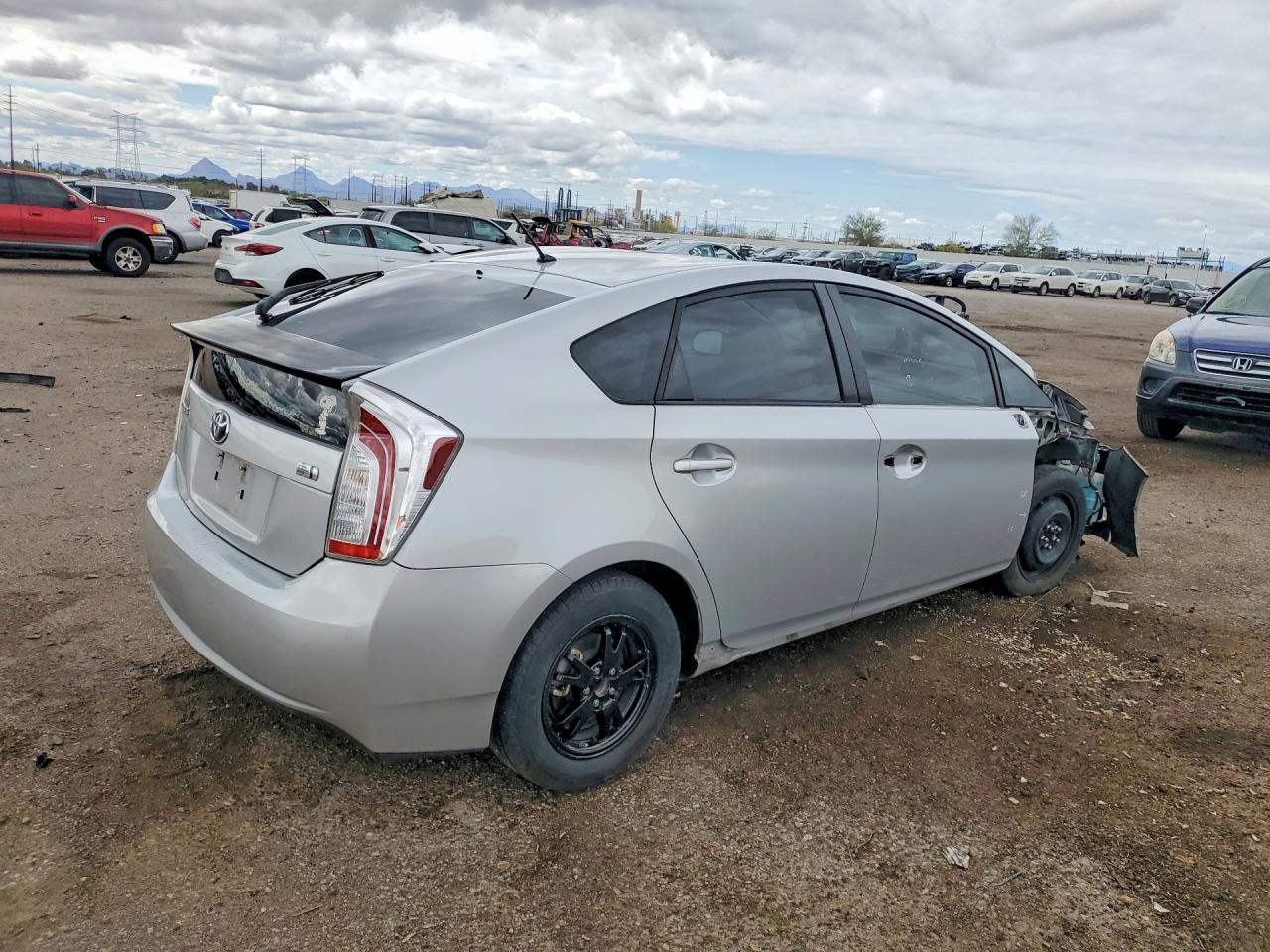 2015 TOYOTA PRIUS TWO photo 3