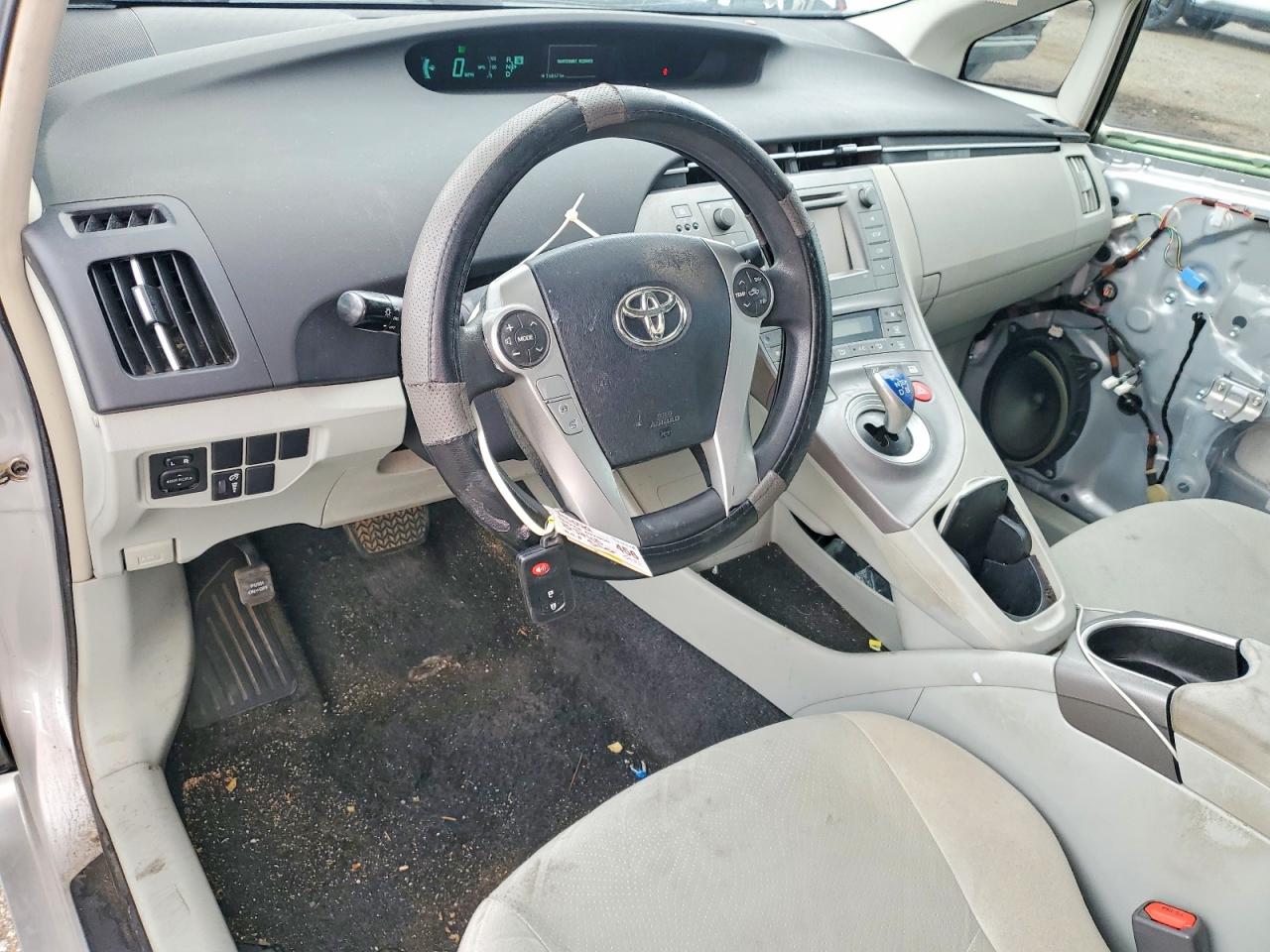 2015 TOYOTA PRIUS TWO photo 8