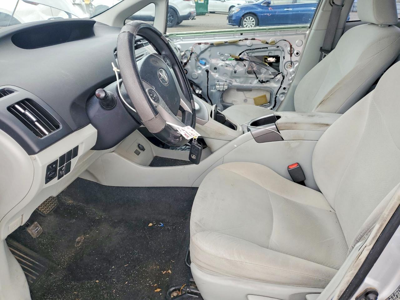 2015 TOYOTA PRIUS TWO photo 7