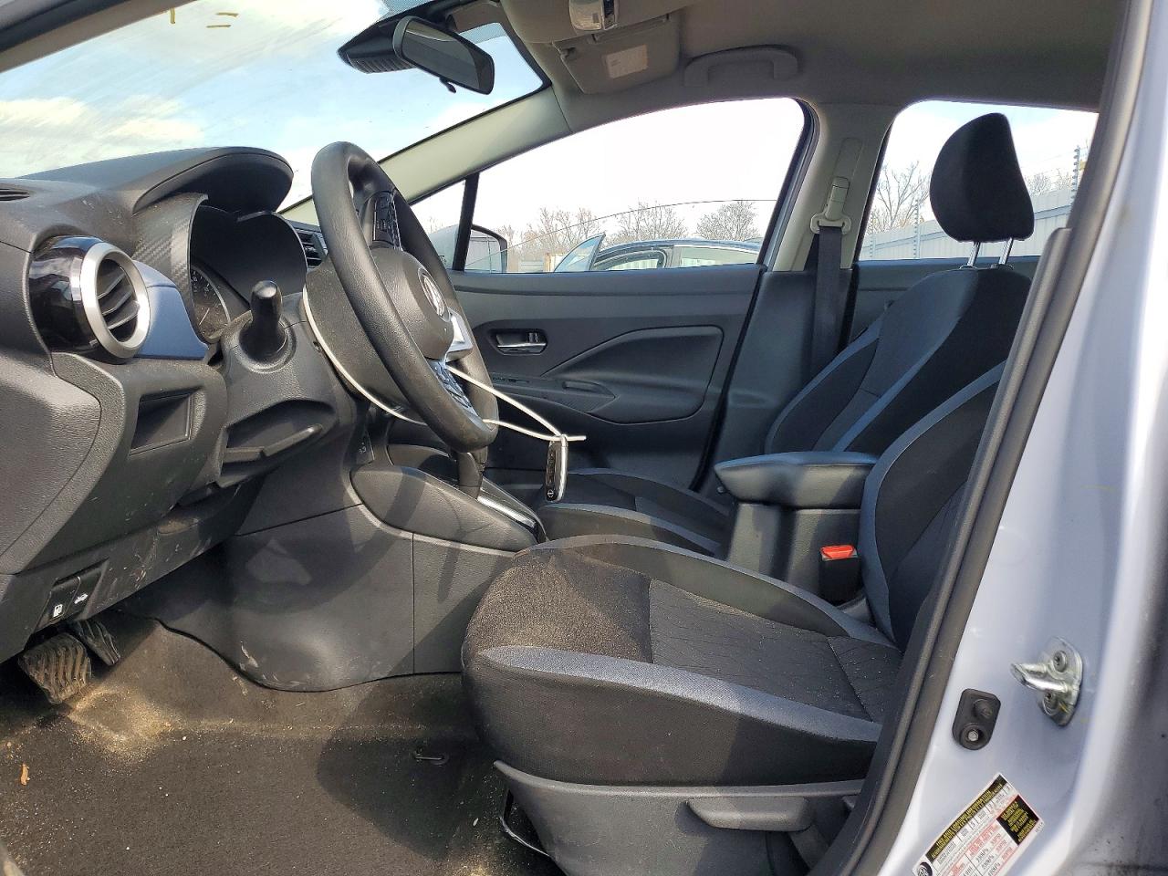 2025 NISSAN VERSA SV photo 7