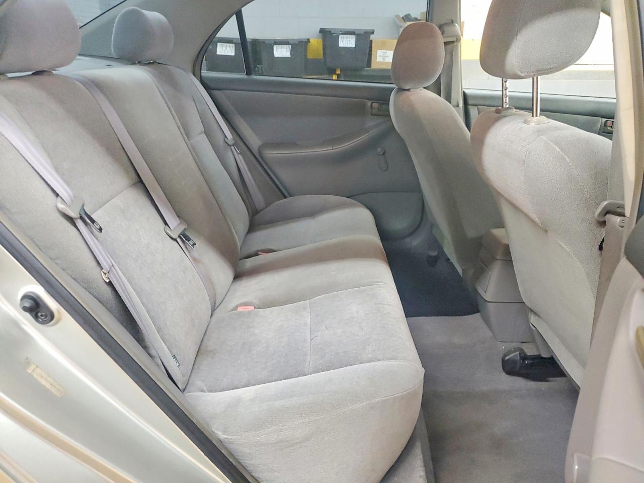 2004 TOYOTA COROLLA photo 10