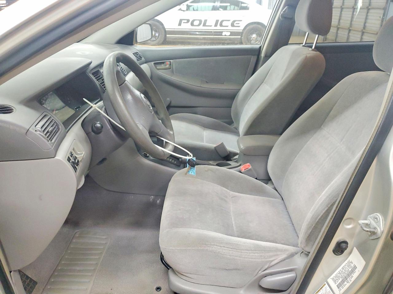2004 TOYOTA COROLLA photo 7