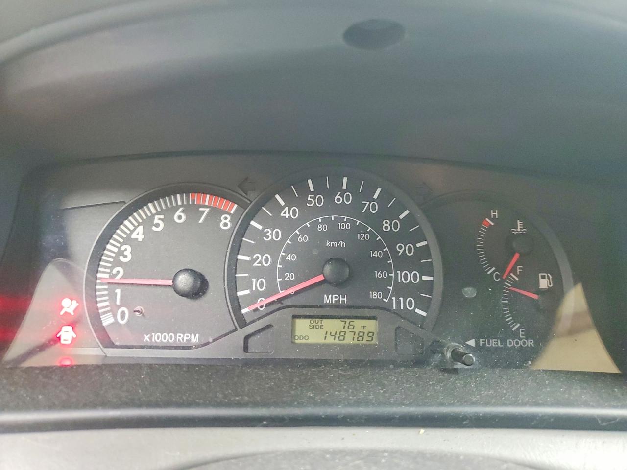 2004 TOYOTA COROLLA photo 9