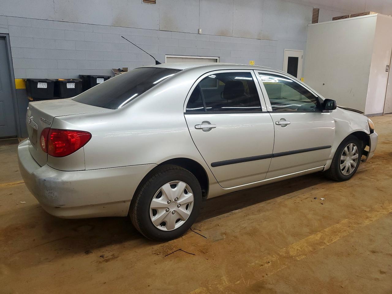 2004 TOYOTA COROLLA photo 3