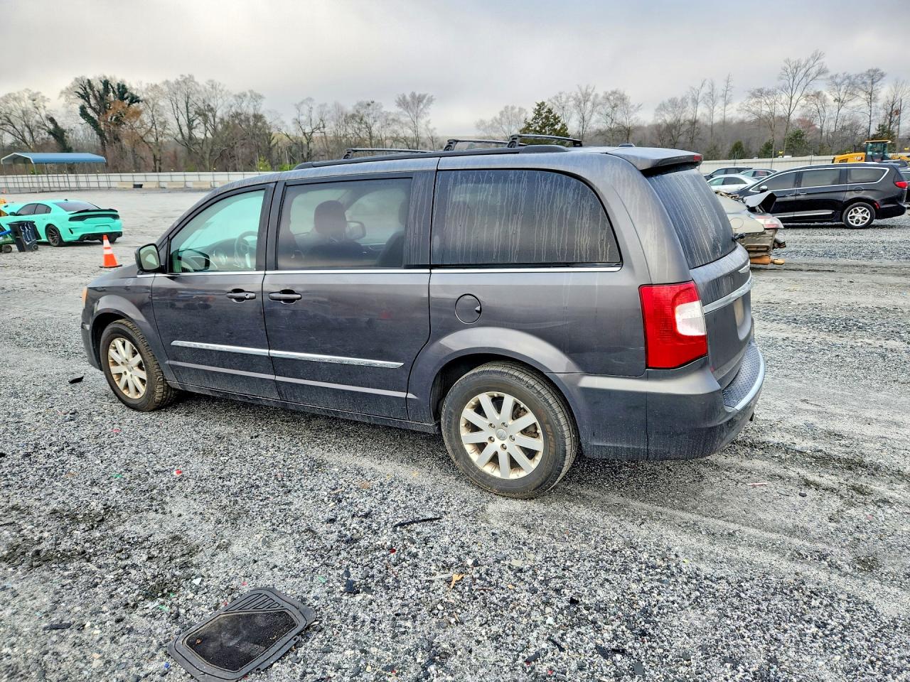 2015 CHRYSLER TOWN & COUNTRY photo 2