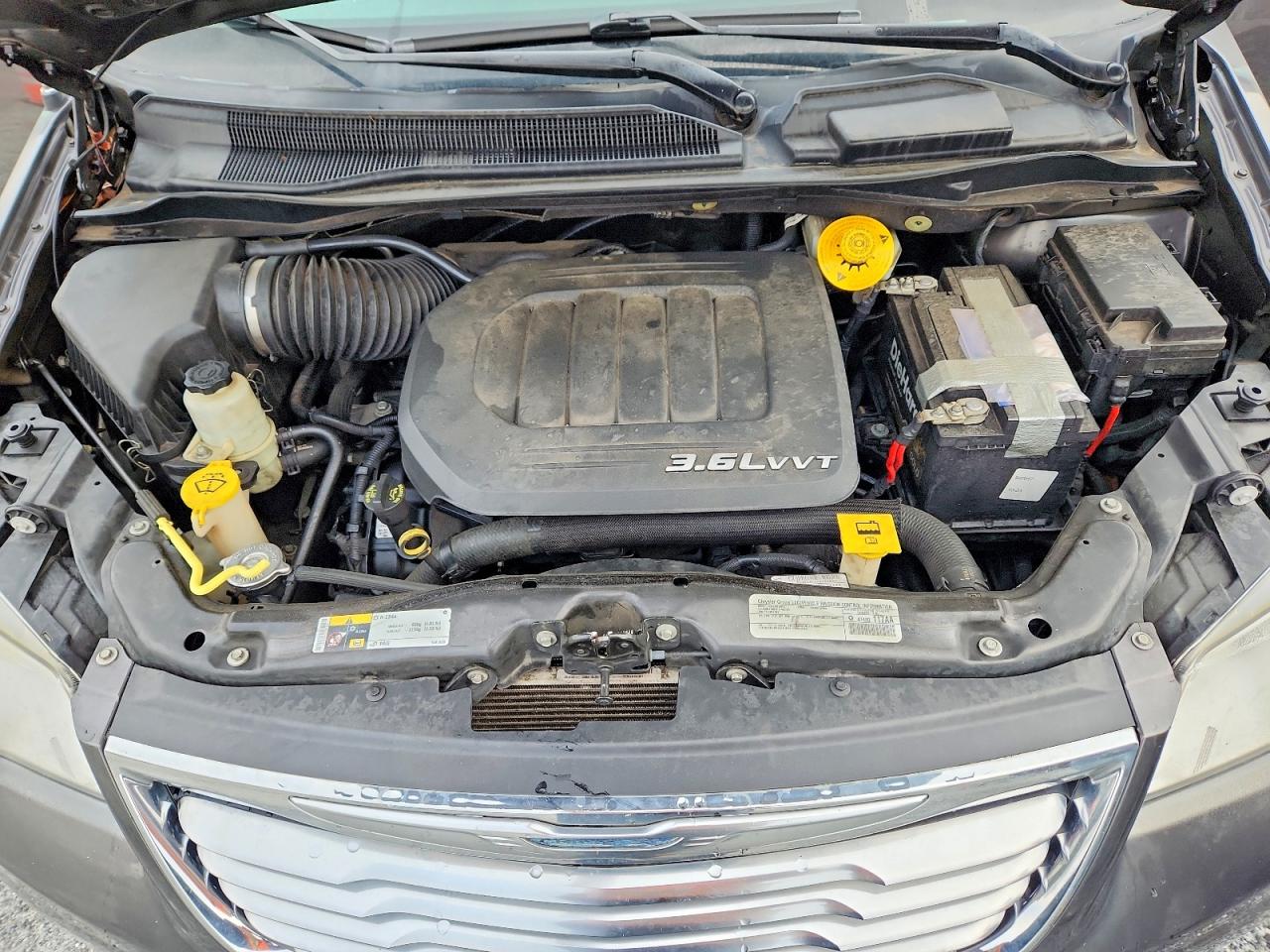 2015 CHRYSLER TOWN & COUNTRY photo 12
