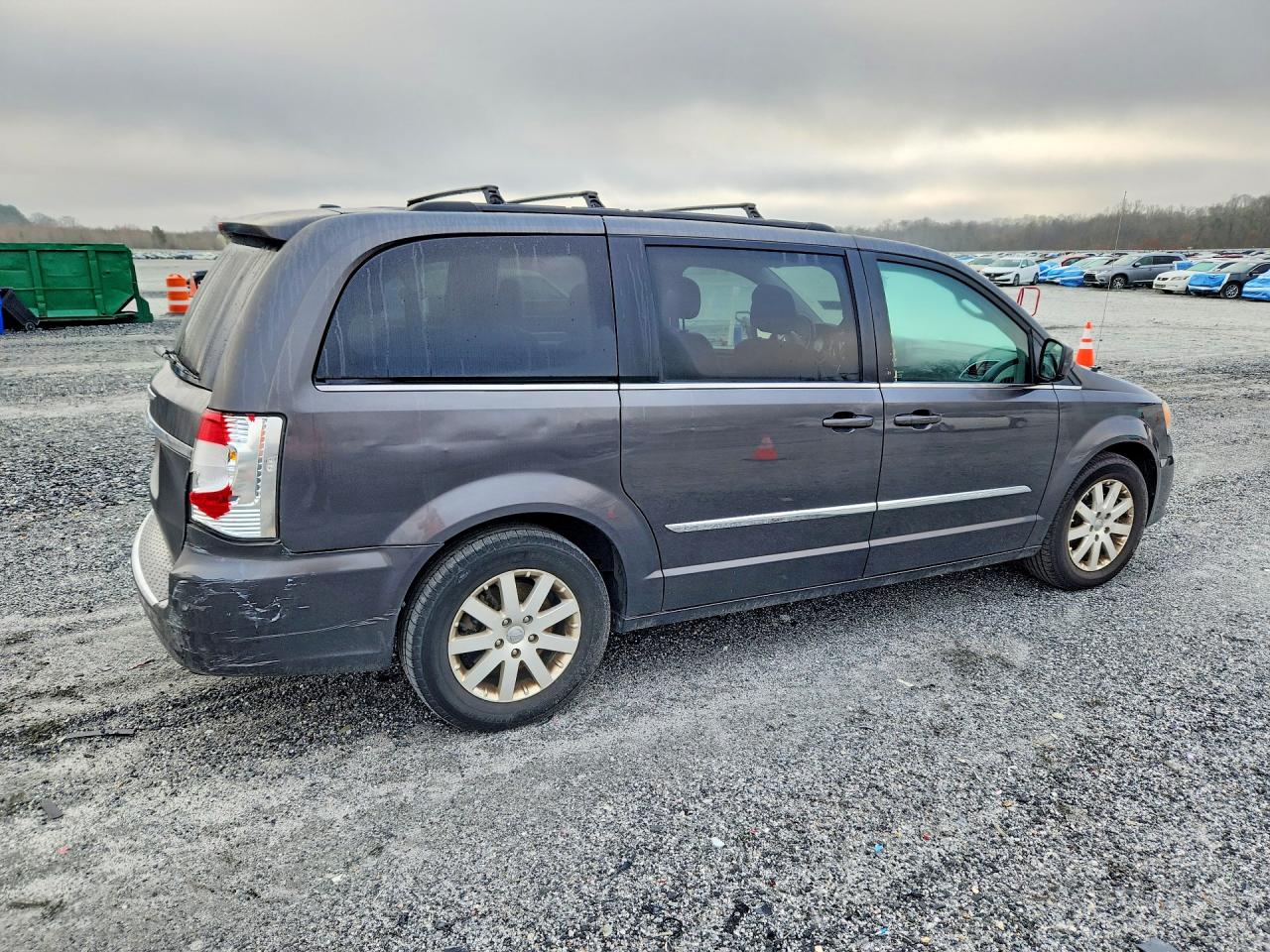 2015 CHRYSLER TOWN & COUNTRY photo 3