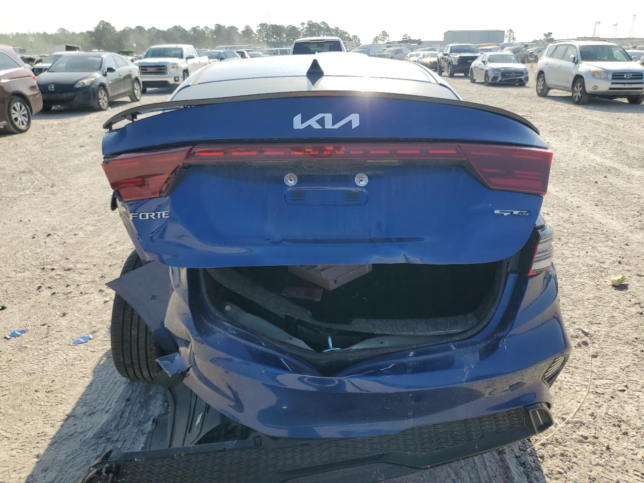 2024 KIA FORTE GT LINE photo 11