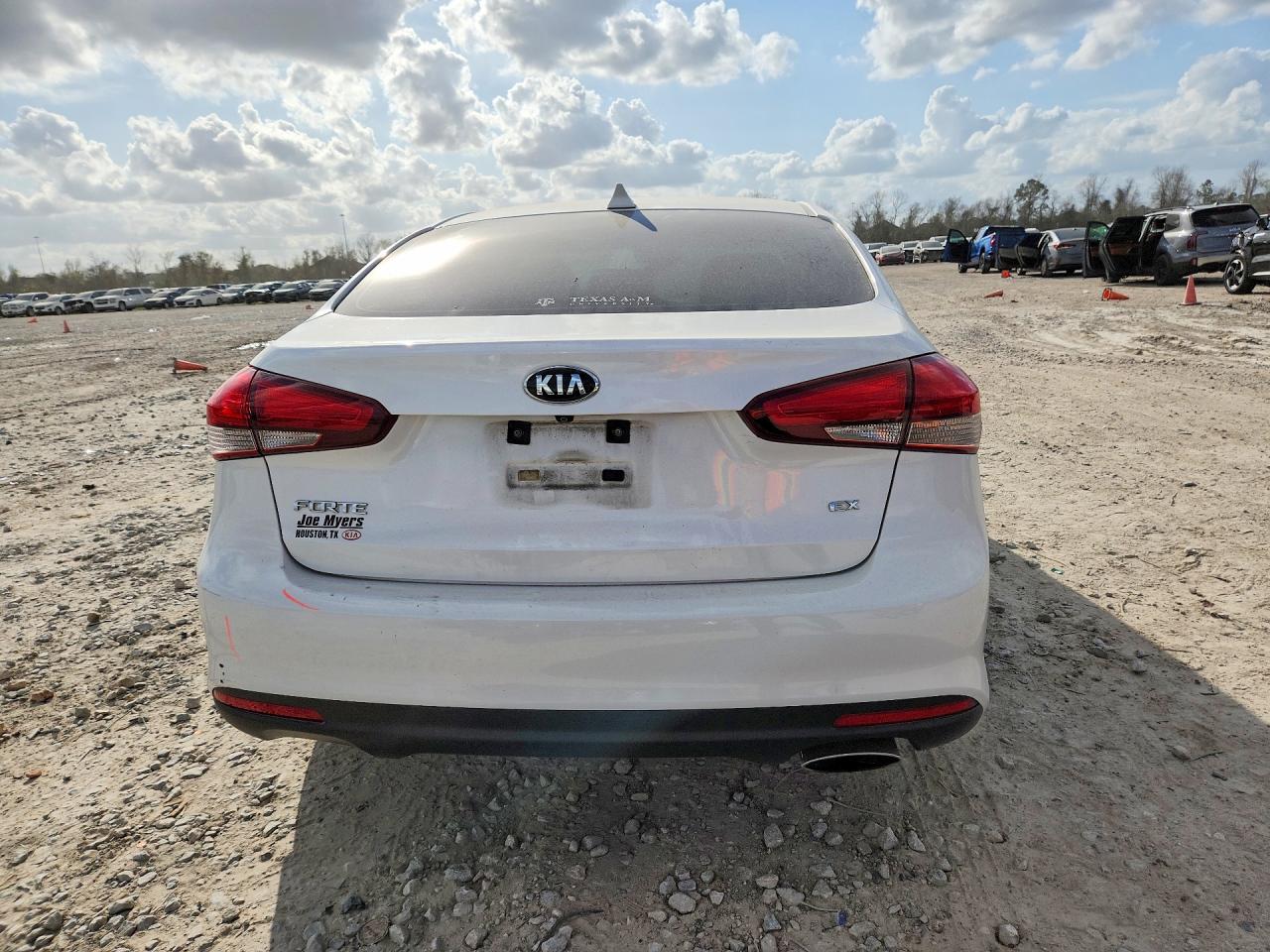 2017 KIA FORTE EX photo 16