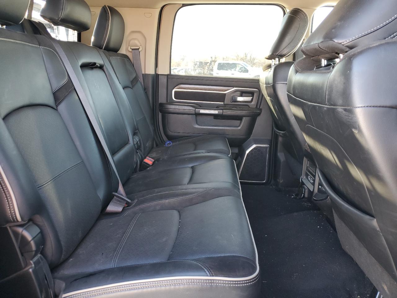 2019 RAM 3500 LARAMIE photo 28