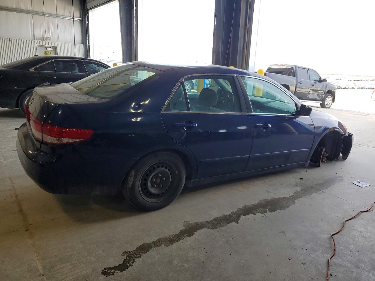 2004 HONDA ACCORD LX photo 3