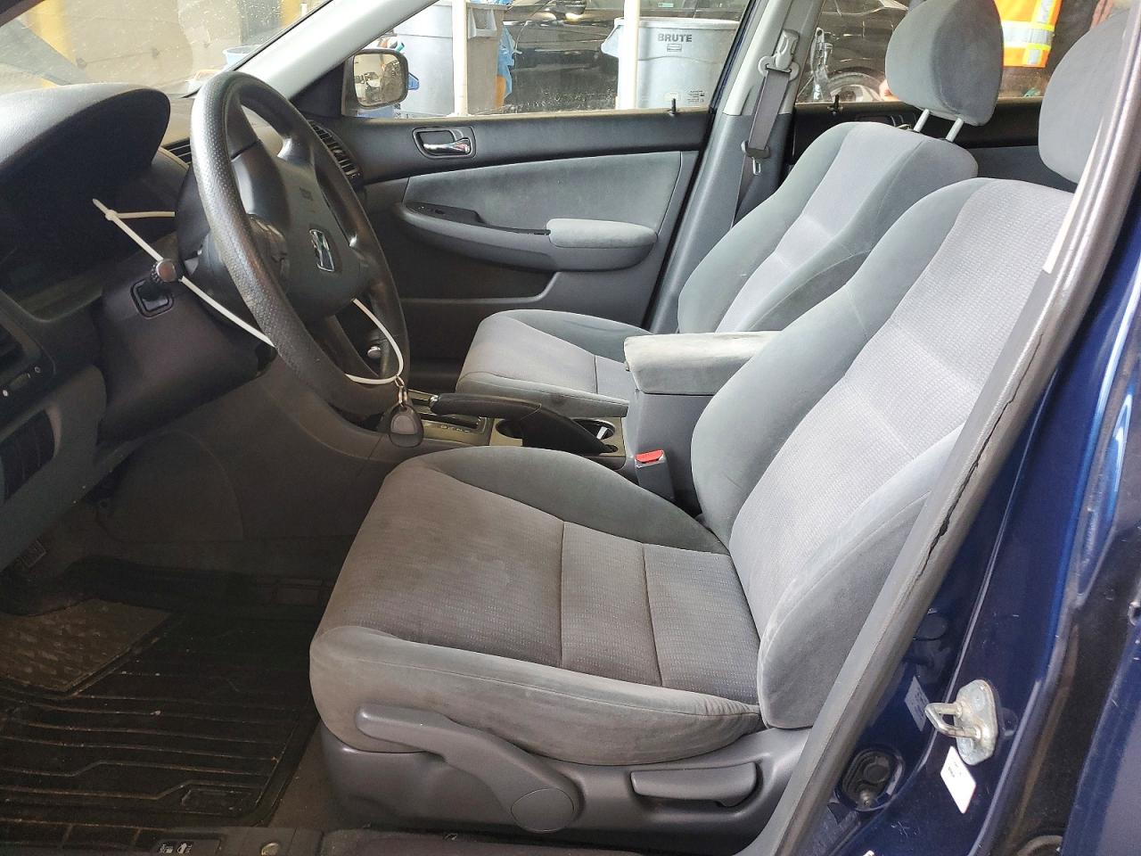2004 HONDA ACCORD LX photo 7