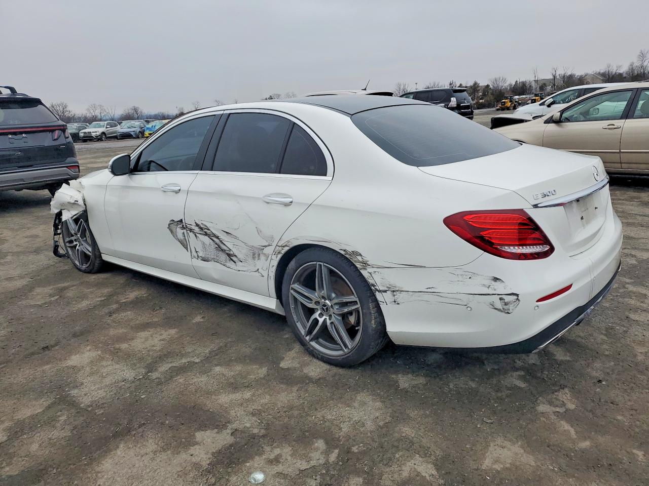 2018 MERCEDES-BENZ E 300 photo 3