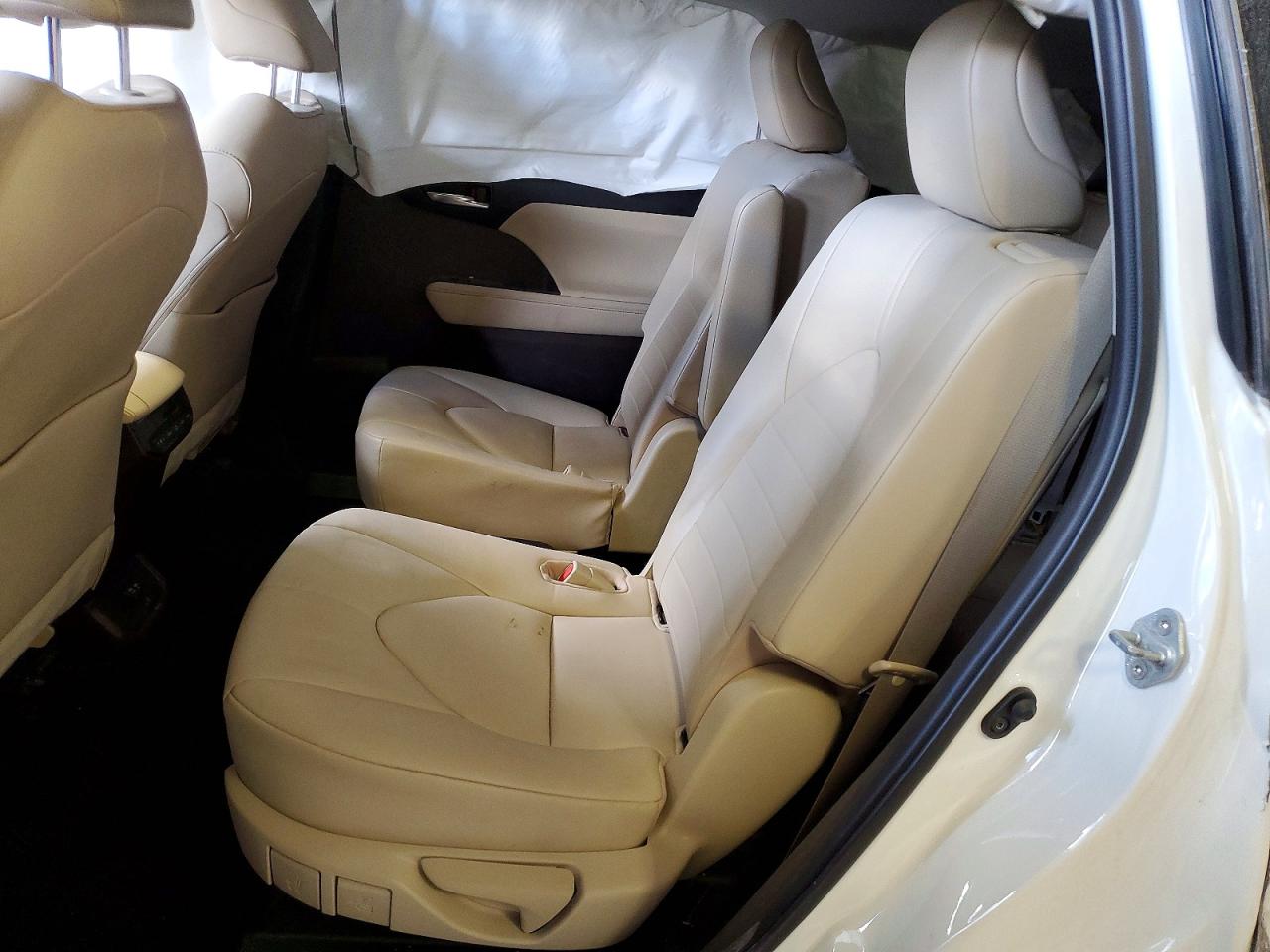 2021 TOYOTA HIGHLANDER XLE photo 31
