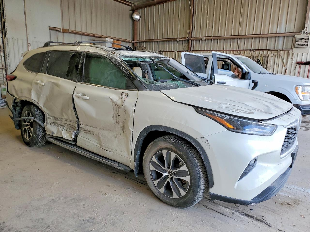 2021 TOYOTA HIGHLANDER XLE photo 10