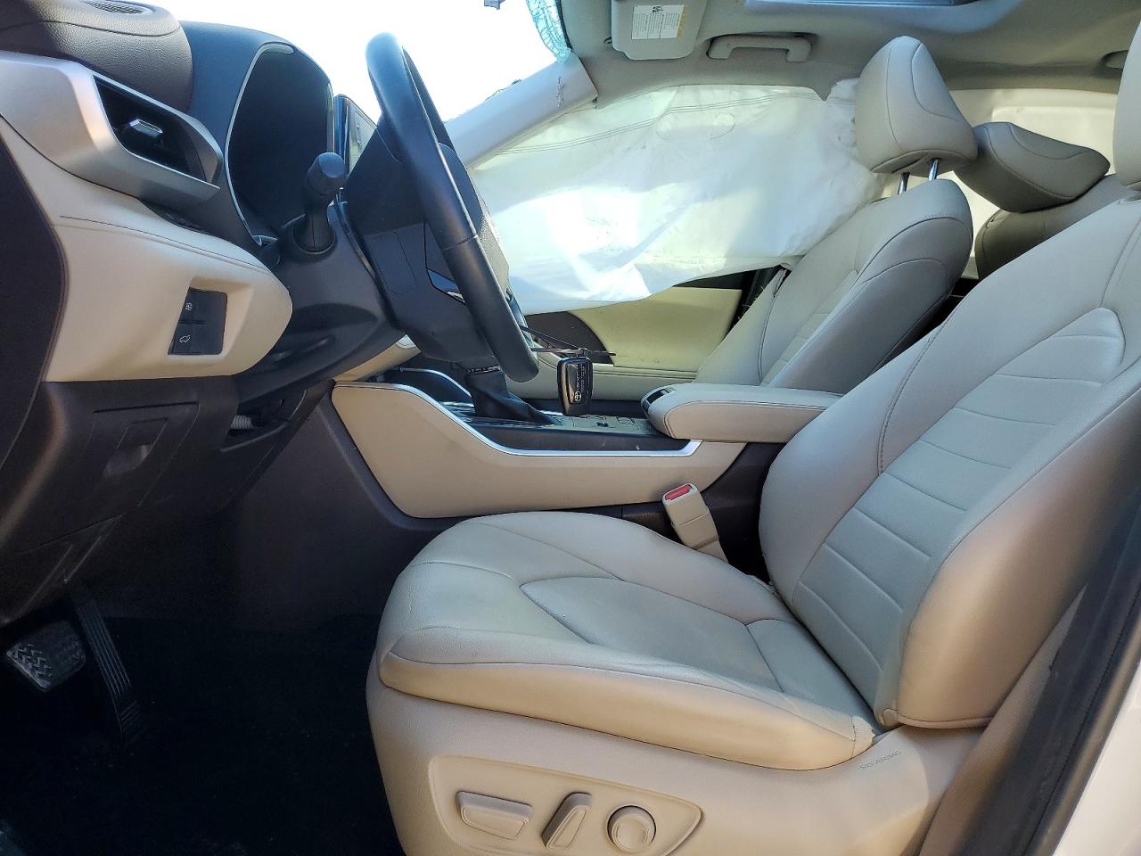 2021 TOYOTA HIGHLANDER XLE photo 19