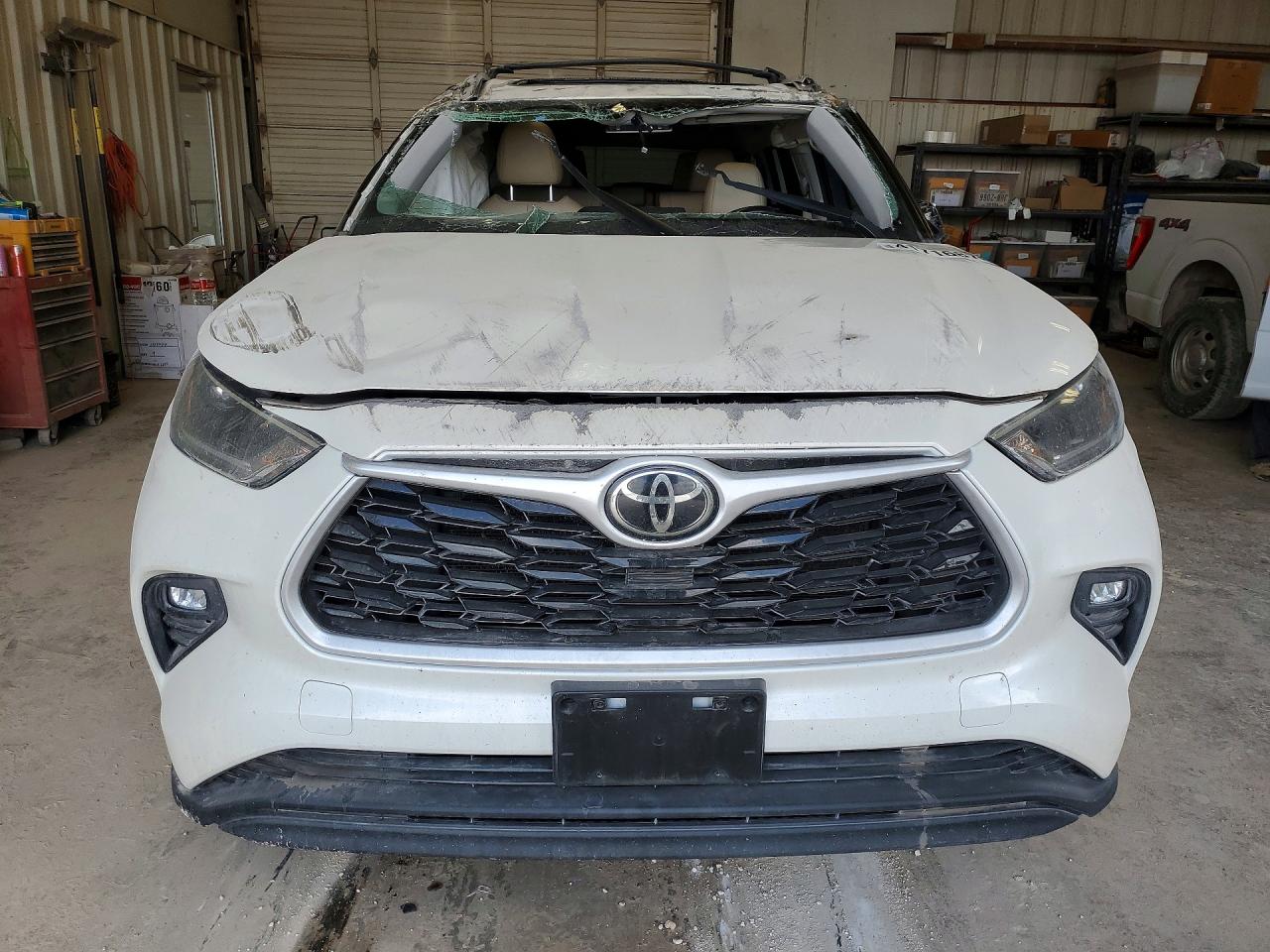 2021 TOYOTA HIGHLANDER XLE photo 13