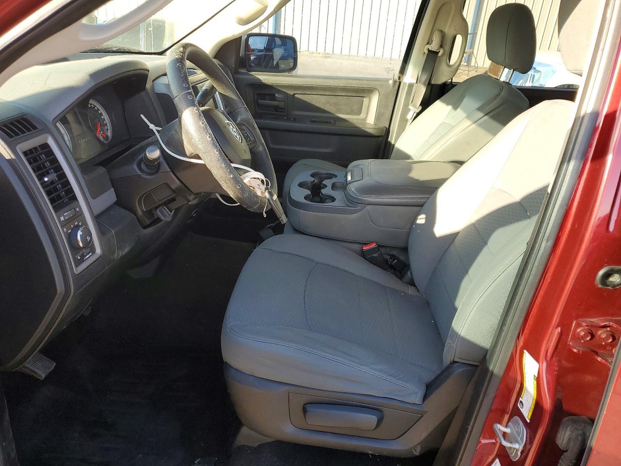 2014 RAM 1500 ST photo 7