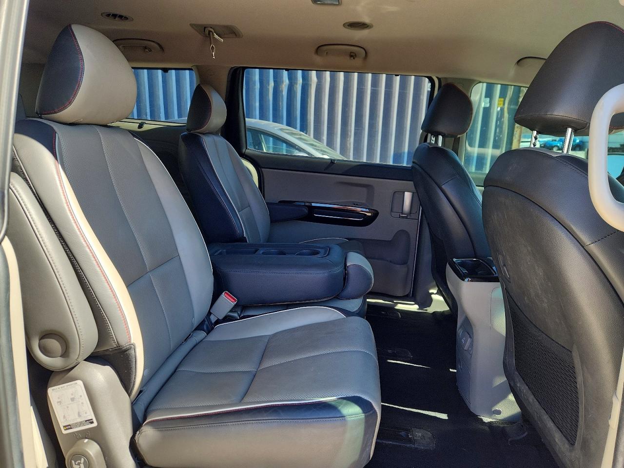 2016 KIA SEDONA SX photo 11
